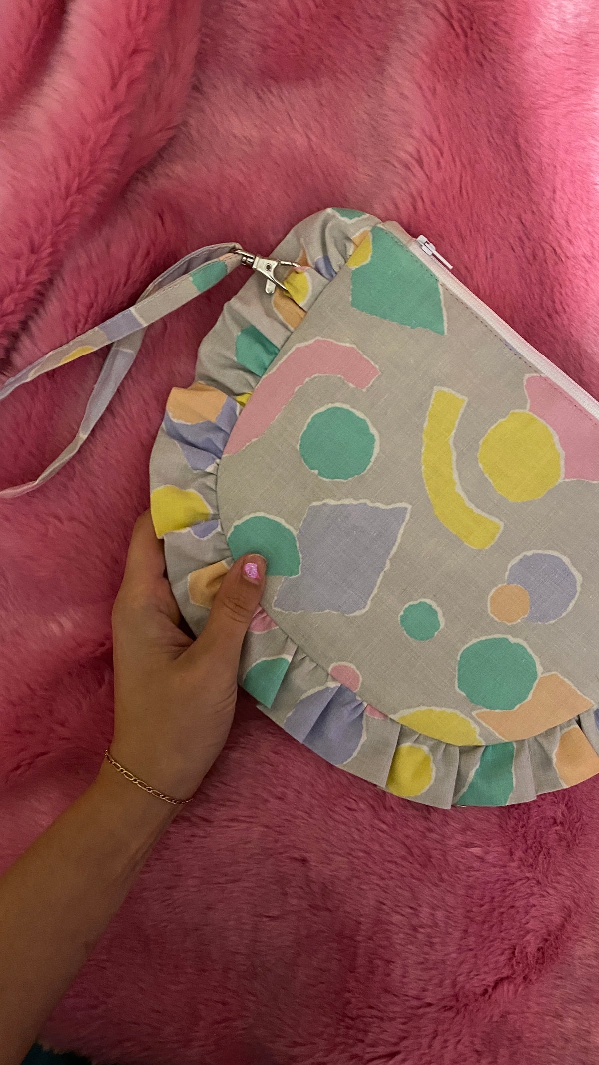 80’s geometric pouch